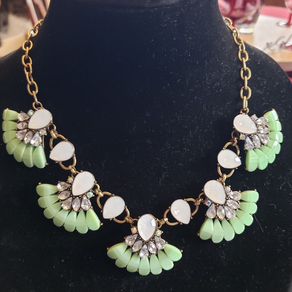 Bay to‎ Baubles Mint Green White Rhinestone Bib Statement Necklace Gold Tone NWT